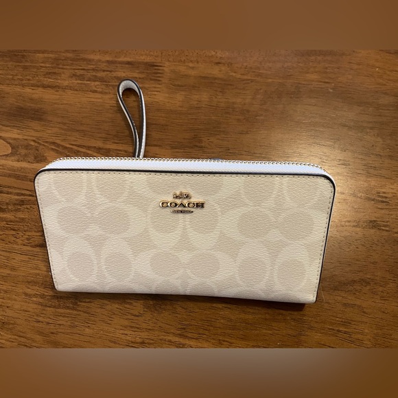 Coach Wallet - Picture 4 of 11